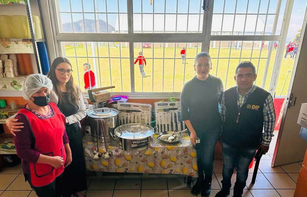 DIF municipal equipa comedores  escolares en Emiliano Zapata